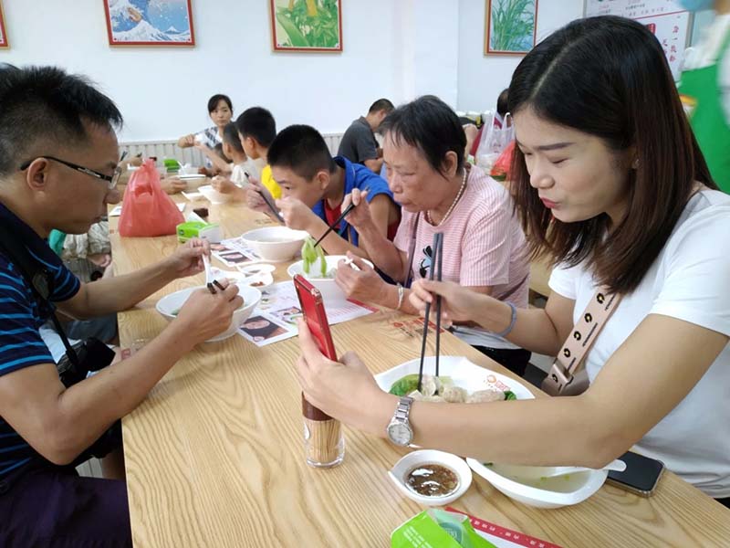 2021年中國餐飲業(yè)報告發(fā)布：疫情重組餐飲業(yè)格局加快數字化進(jìn)程